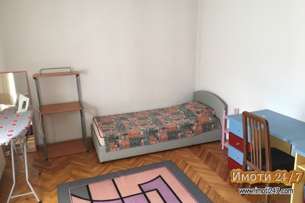 Продавам наместен стан