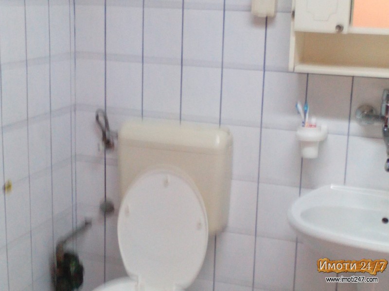 Се продава двособен стан во Центар