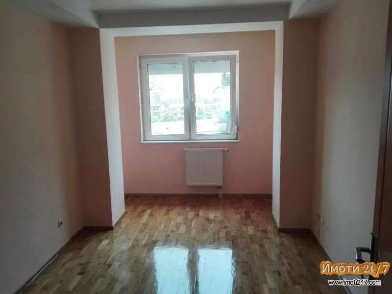 Се издава стан 80м2 празен кат 6 лифт во центар до подвожњак кај монте негро 