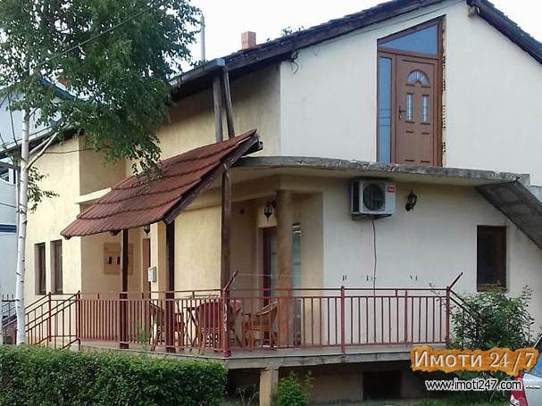 Продавам куќа или менувам за стан во Автокоманда 