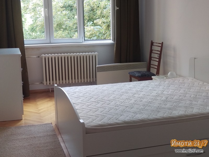 Se izdava dvosoben stan vo K4