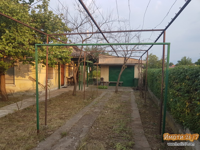 Се продава куќа во Ченто