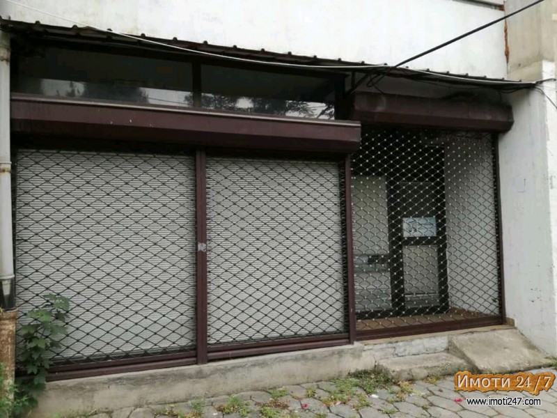 Se izdava delpven prostor od 50m2 vo naselba Novo lisice