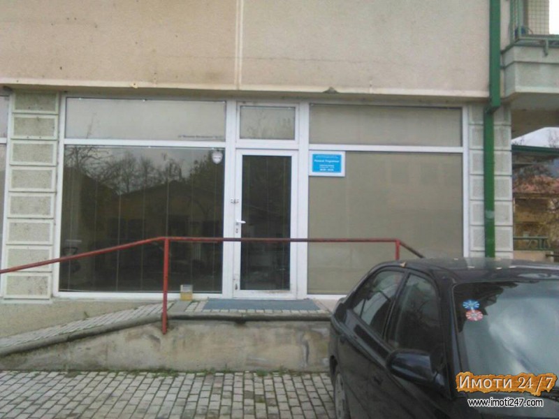 Се издава одличен простор од 78м2 на одлична локација во Мичурин