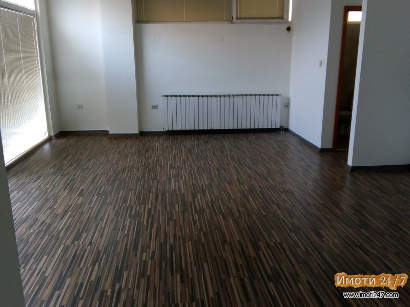 Се издава одличен простор од 78м2 на одлична локација во Мичурин