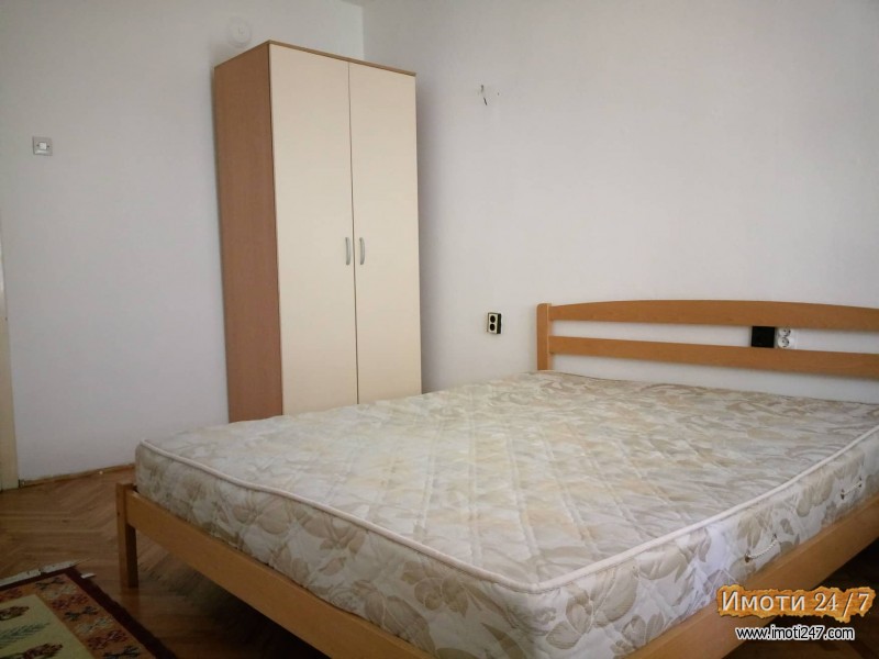 Se iznajmuva trosoben stan vo Centar Skopje