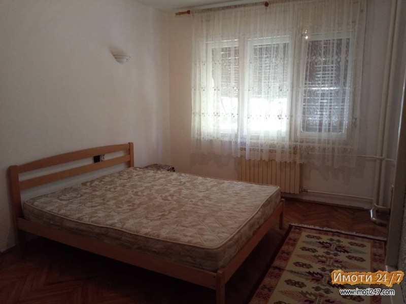 Se iznajmuva trosoben stan vo Centar Skopje