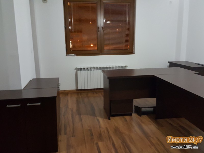 Се издава стан 90м2 Гранд Престиж 1 први кат опремен за канцеларии 350 евра 