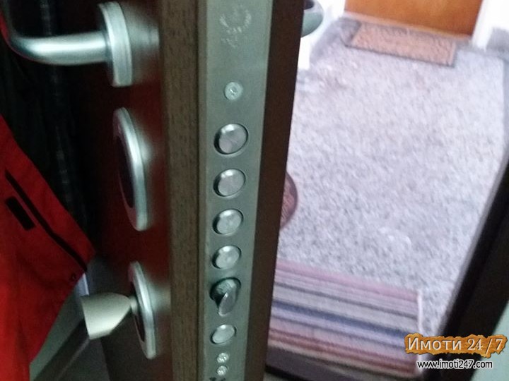 СЕ ПРОДАВА ИТНО  СТАН ВО КАРПОШ-4    63м2
