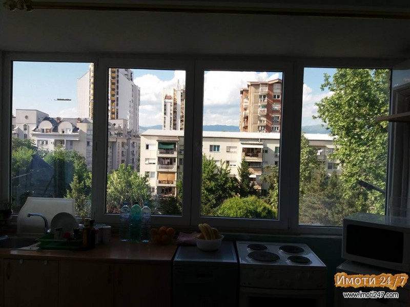 СЕ ПРОДАВА ИТНО  СТАН ВО КАРПОШ-4    63м2