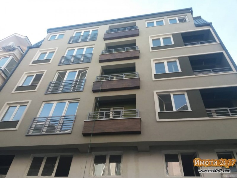 PRODAVAM STAN I GARAZU U KOMPLETU