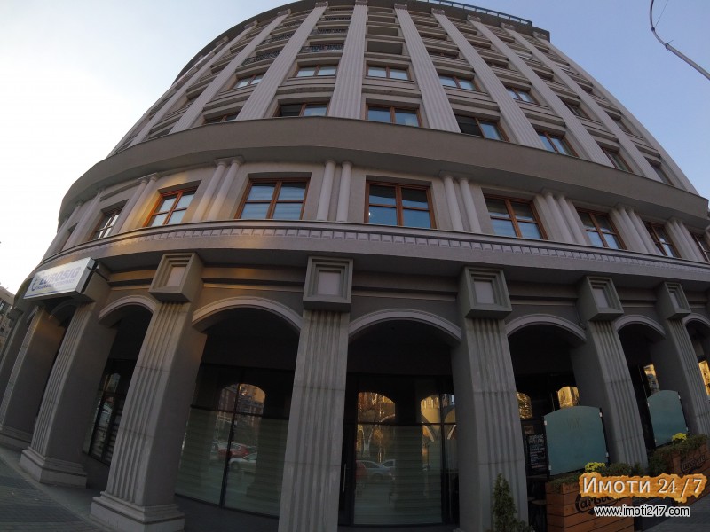 SE IZDAVA STAN ZA DELOVNA NAMENA NASPROTI HRAMOT