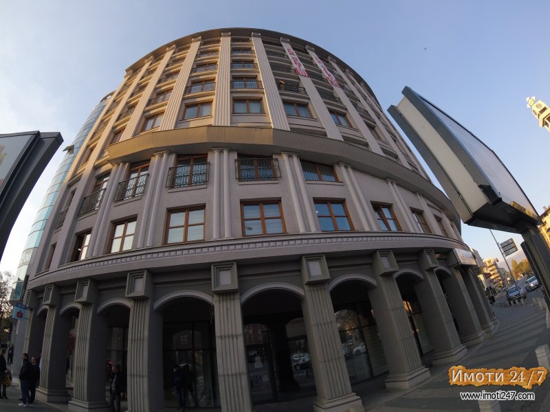 SE IZDAVA STAN ZA DELOVNA NAMENA NASPROTI HRAMOT