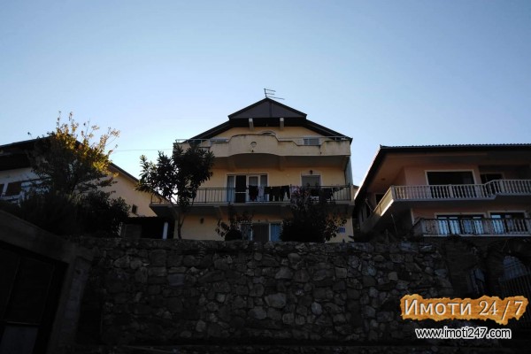 Se prodava trospratna kukja vo Star Dojran