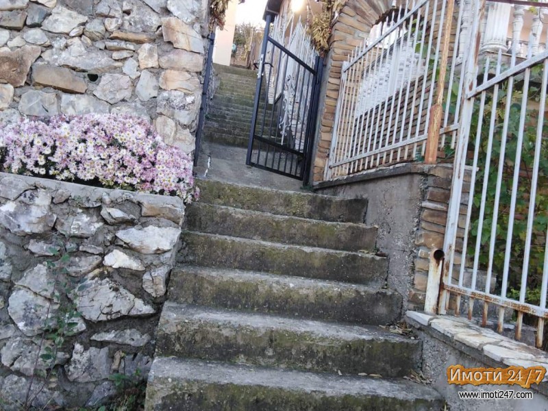 Se prodava trospratna kukja vo Star Dojran