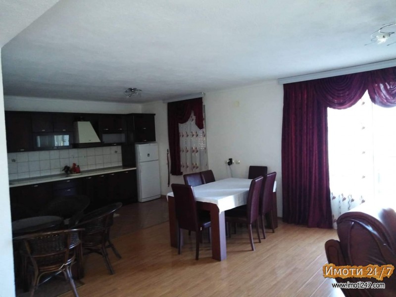 Se prodava trospratna kukja vo Star Dojran