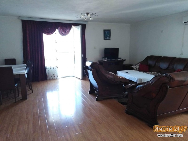 Se prodava trospratna kukja vo Star Dojran