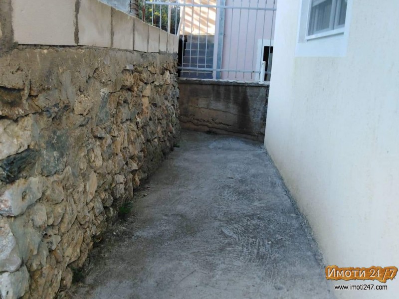 Se prodava trospratna kukja vo Star Dojran