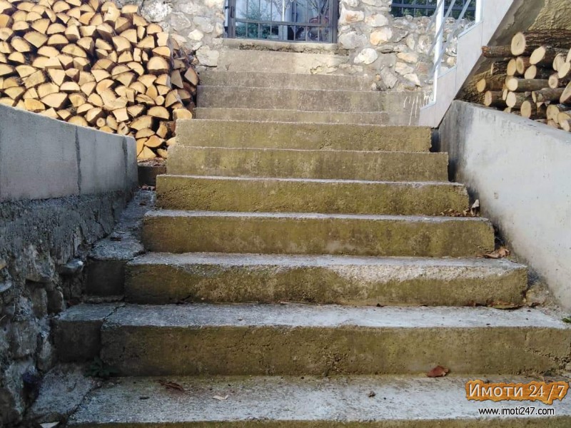 Se prodava trospratna kukja vo Star Dojran