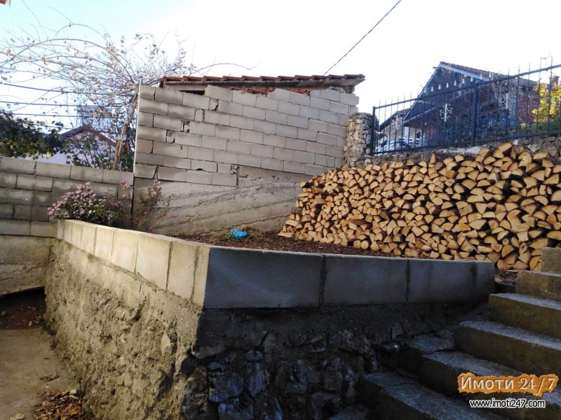 Se prodava trospratna kukja vo Star Dojran