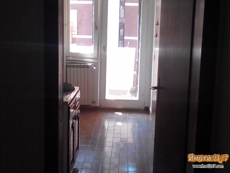 Se iznajmuva trosoben prazen stan od 73 m2 vo Kapistec