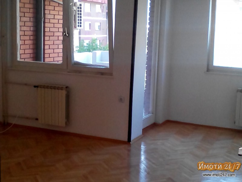 Se iznajmuva trosoben prazen stan od 73 m2 vo Kapistec