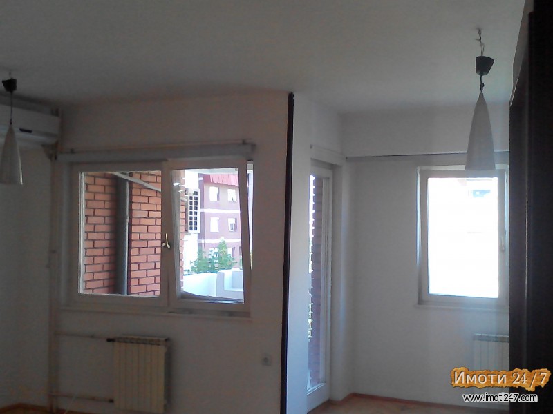 Se iznajmuva trosoben prazen stan od 73 m2 vo Kapistec