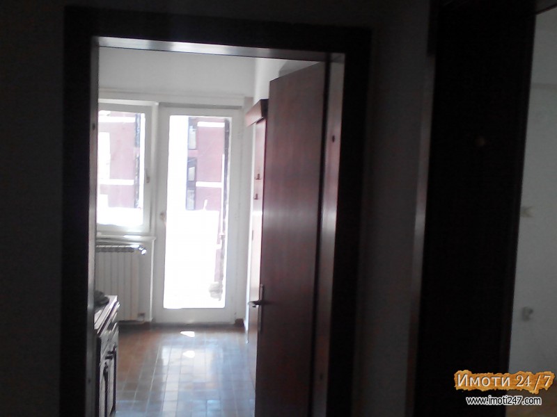 Se iznajmuva trosoben prazen stan od 73 m2 vo Kapistec