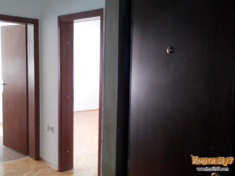 Se iznajmuva trosoben prazen stan od 73 m2 vo Kapistec