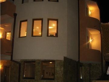 ПРОДАВАМ КУЌА ВО БАРДОВЦИ НА РИДОТ