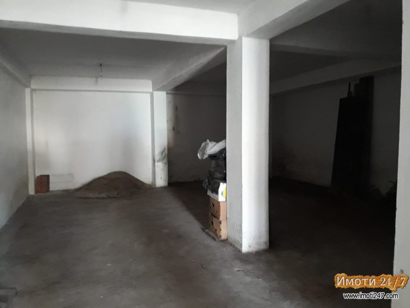 DELOVEN PROSTOR SO GARAZA I PARKING