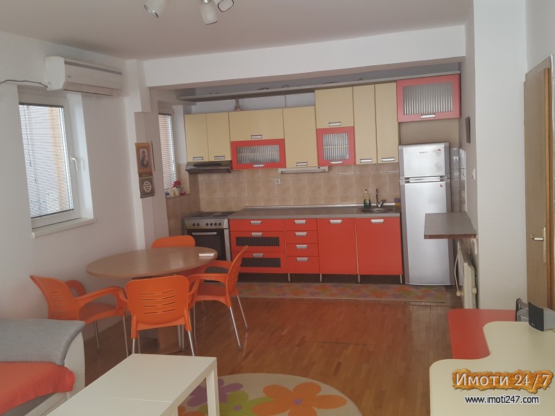 Se prodava stan vo Debar maalo od 64m2
