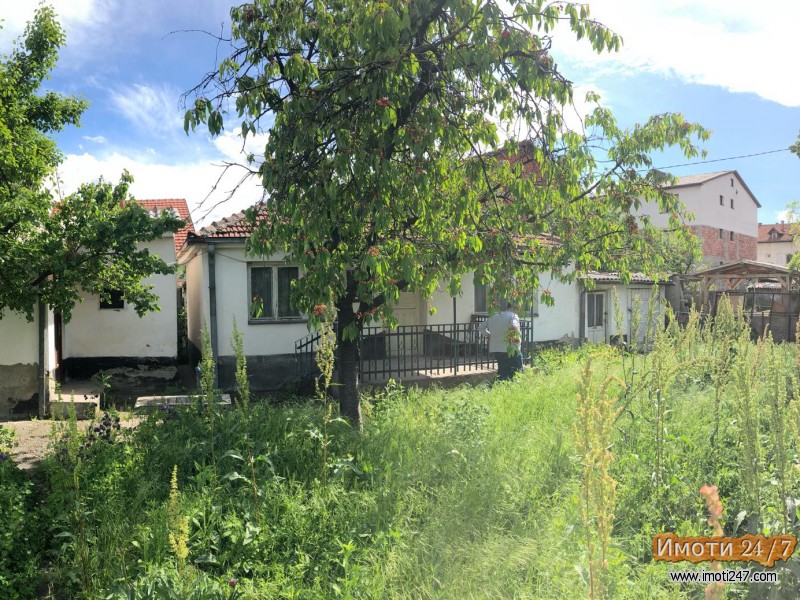 SE PRODAVA KUKA VO GORCE SO DVORNA POVRSINA