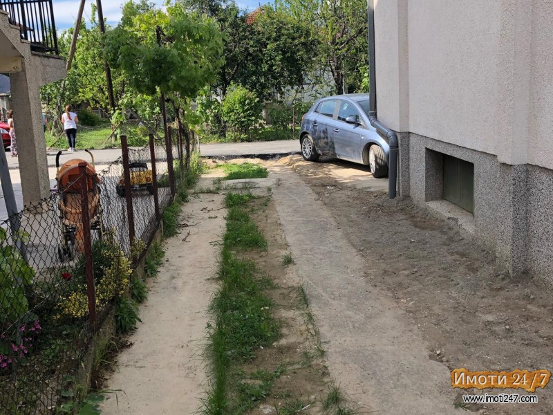 SE PRODAVA KUKA VO GORCE SO DVORNA POVRSINA