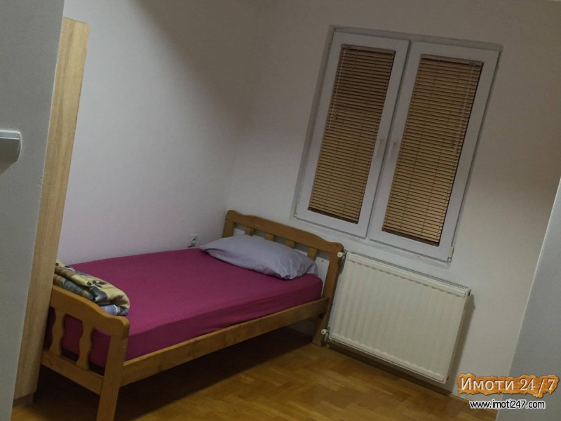 Luksuzen trosoben stan Debar Malo Centar - se izdava