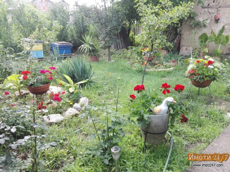 POVOLNO Imot od 625 m2 so kuka od 80m2 za semeen dom vo Butel 1