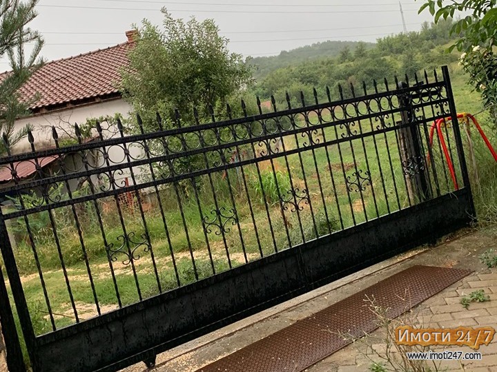 SE PRODAVA PLAC VO PINTIJA 1189 M2