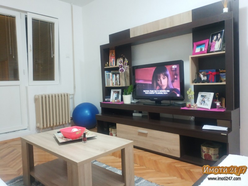 Izdavam stan vo karpos 3