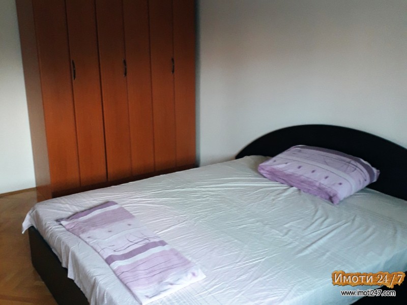 Издавам наместен стан во Центар