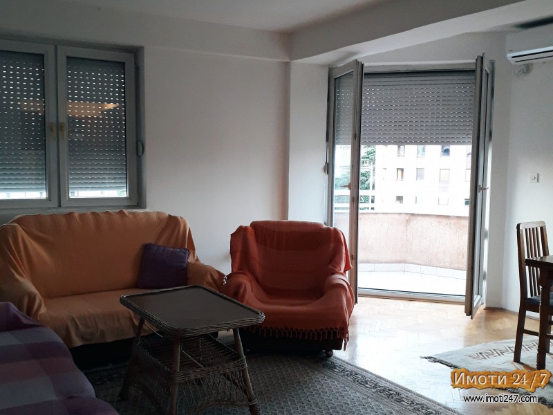 Издавам наместен стан во Центар