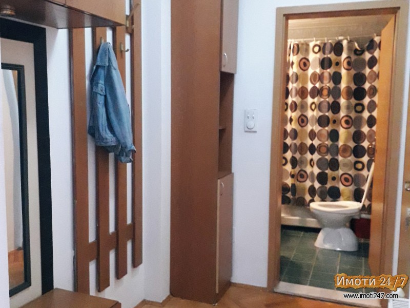 Издавам наместен стан во Центар