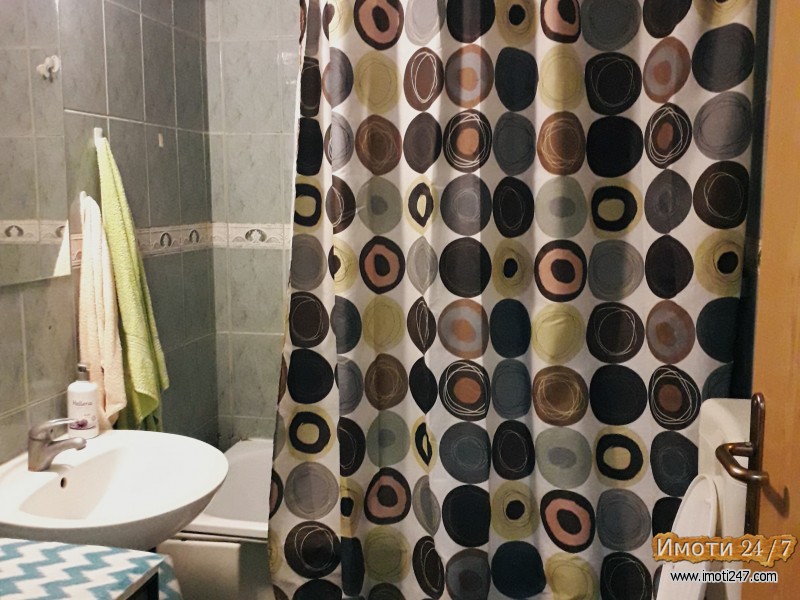 Издавам наместен стан во Центар