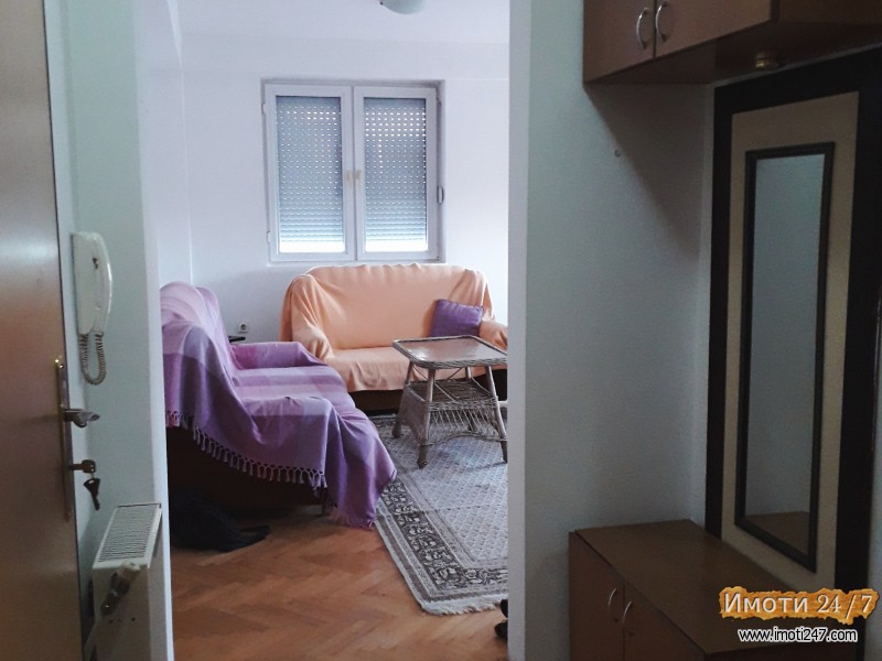 Издавам наместен стан во Центар