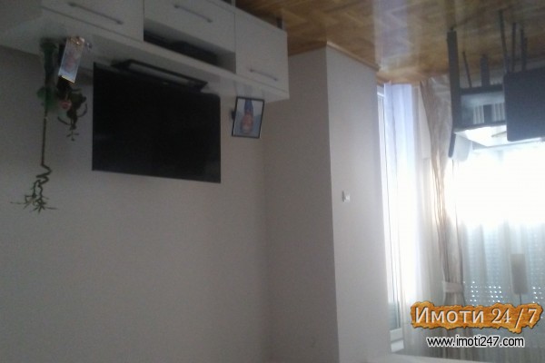 Продавам стан 61м2 и гаража 16м2 во Центар