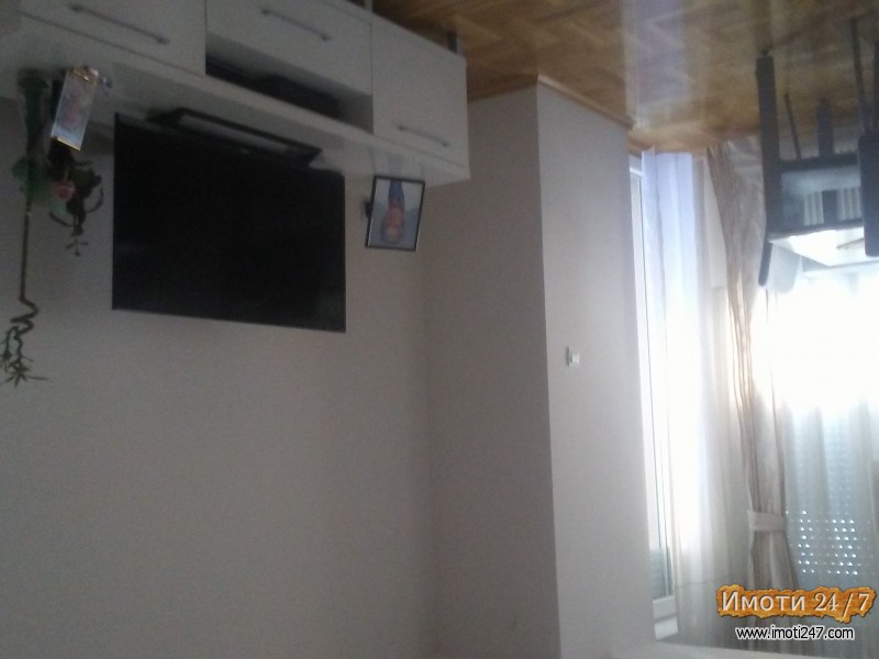 Продавам стан 61м2 и гаража 16м2 во Центар