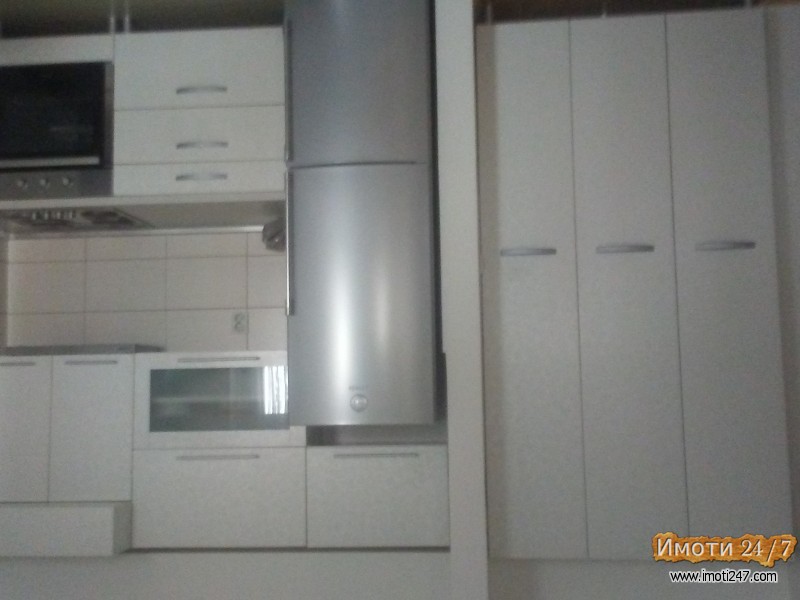 Продавам стан 61м2 и гаража 16м2 во Центар