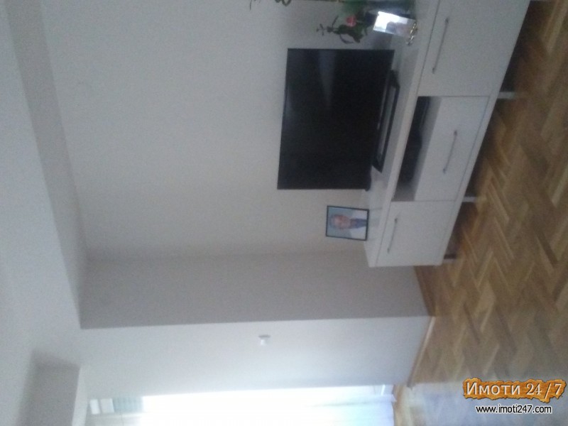 Продавам стан 61м2 и гаража 16м2 во Центар