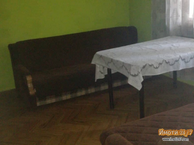 Izdavam trosoben stansprat vo kukja vo Debar maalo Za studenti ili vraboteni