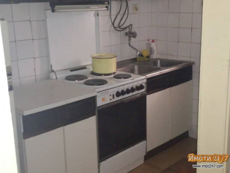 Izdavam trosoben stansprat vo kukja vo Debar maalo Za studenti ili vraboteni