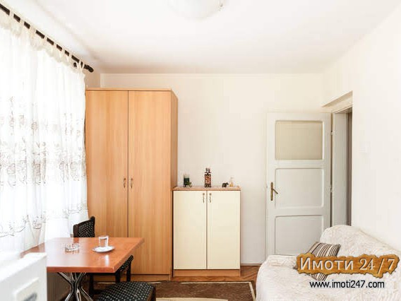 Се издава стан 60м2 за деловен простор на 5 мин од Центар кај Симпо Црниче